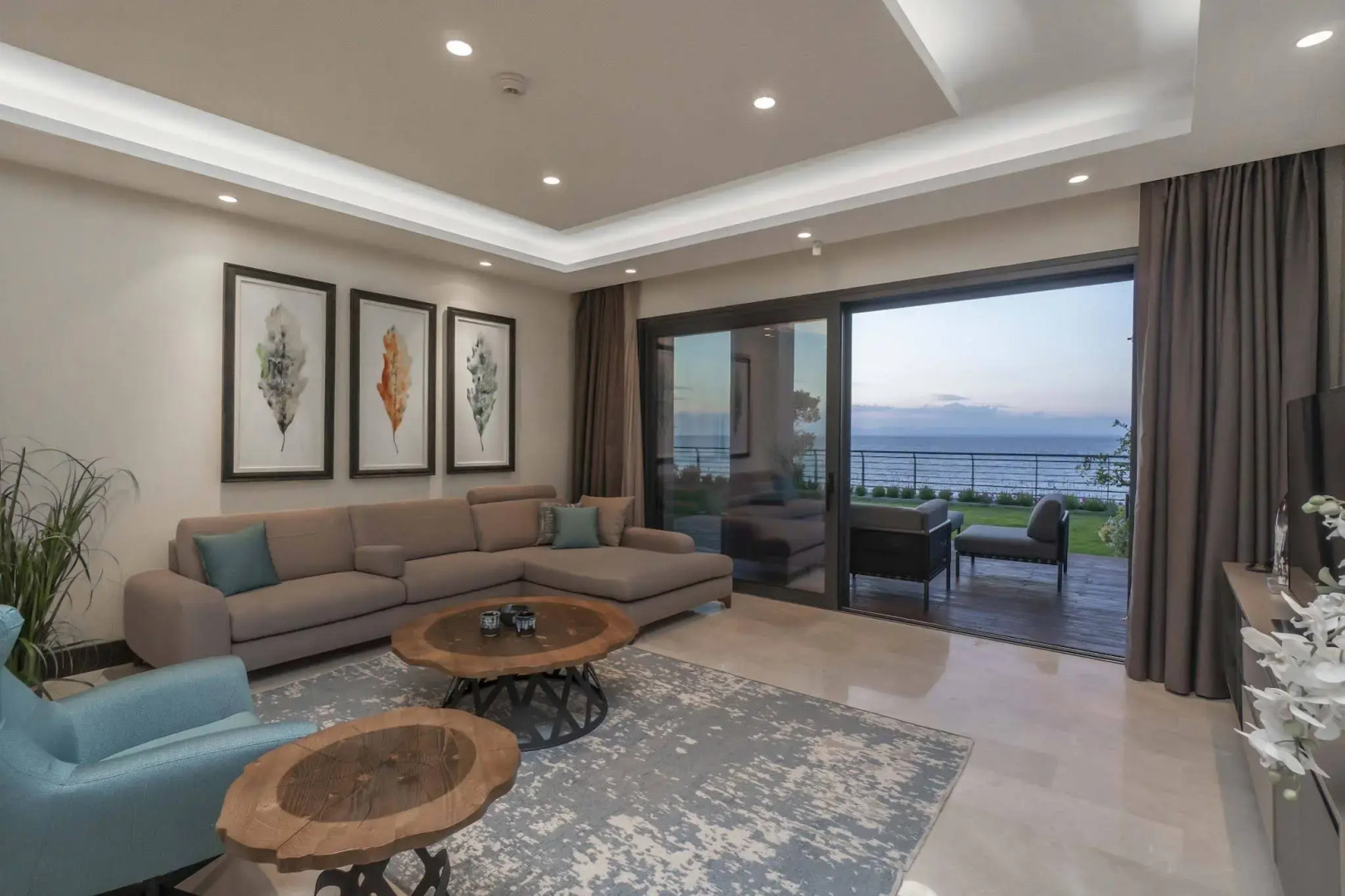 Red Rock Hotel & Suites by Selvese