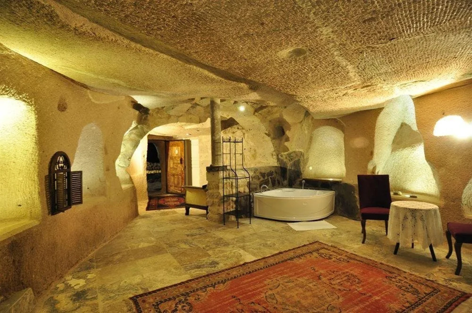 AkCave Suites & Resort