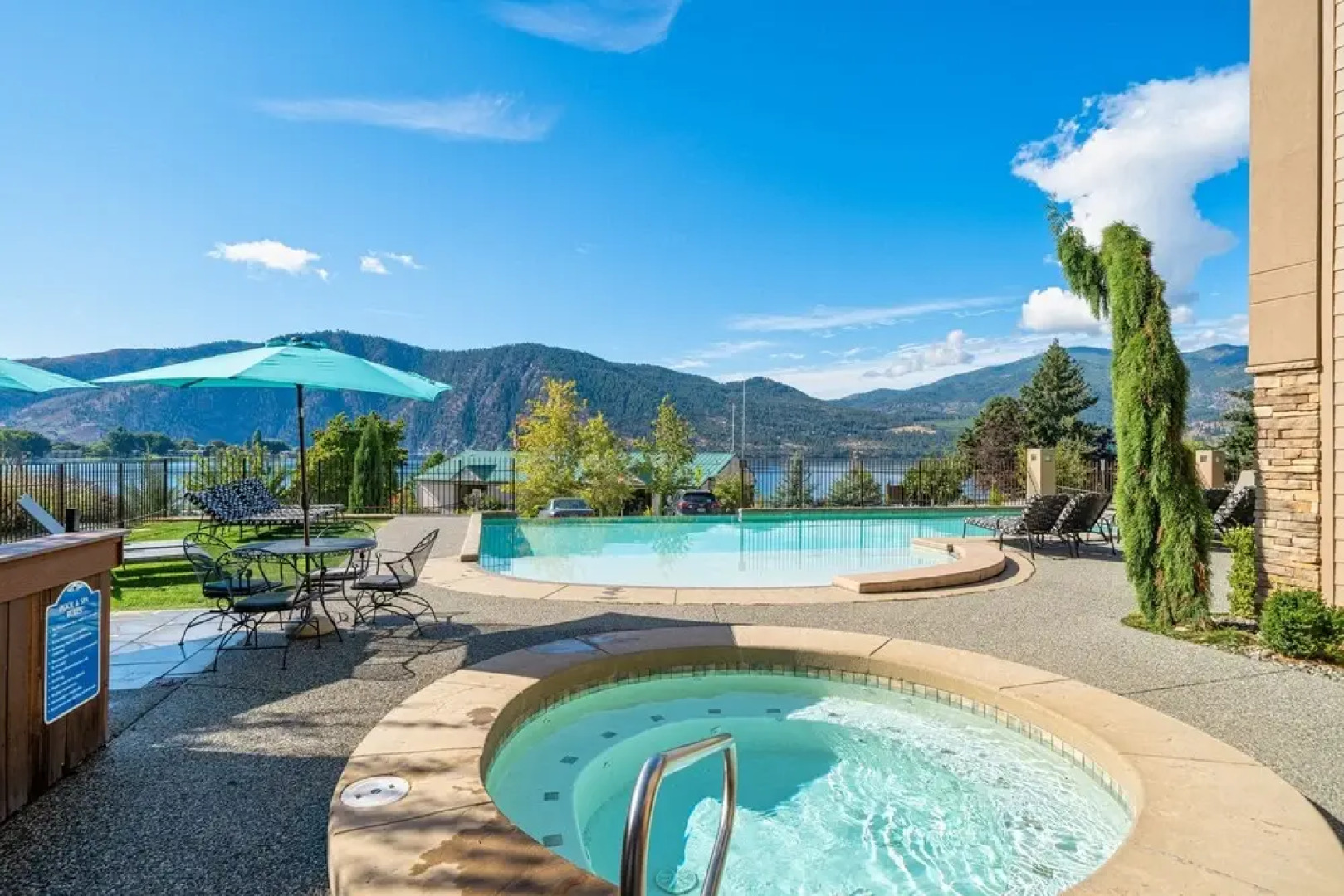 Marina's Edge Condo Walk to Restaurants, Wineries by RedAwning