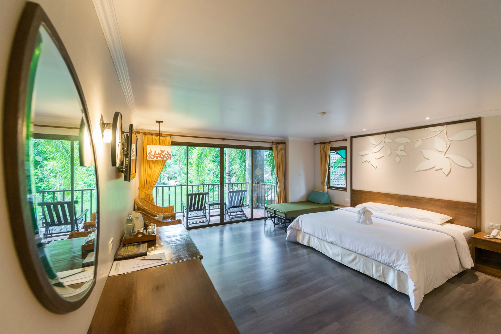 The Leaf On The Sands by Katathani