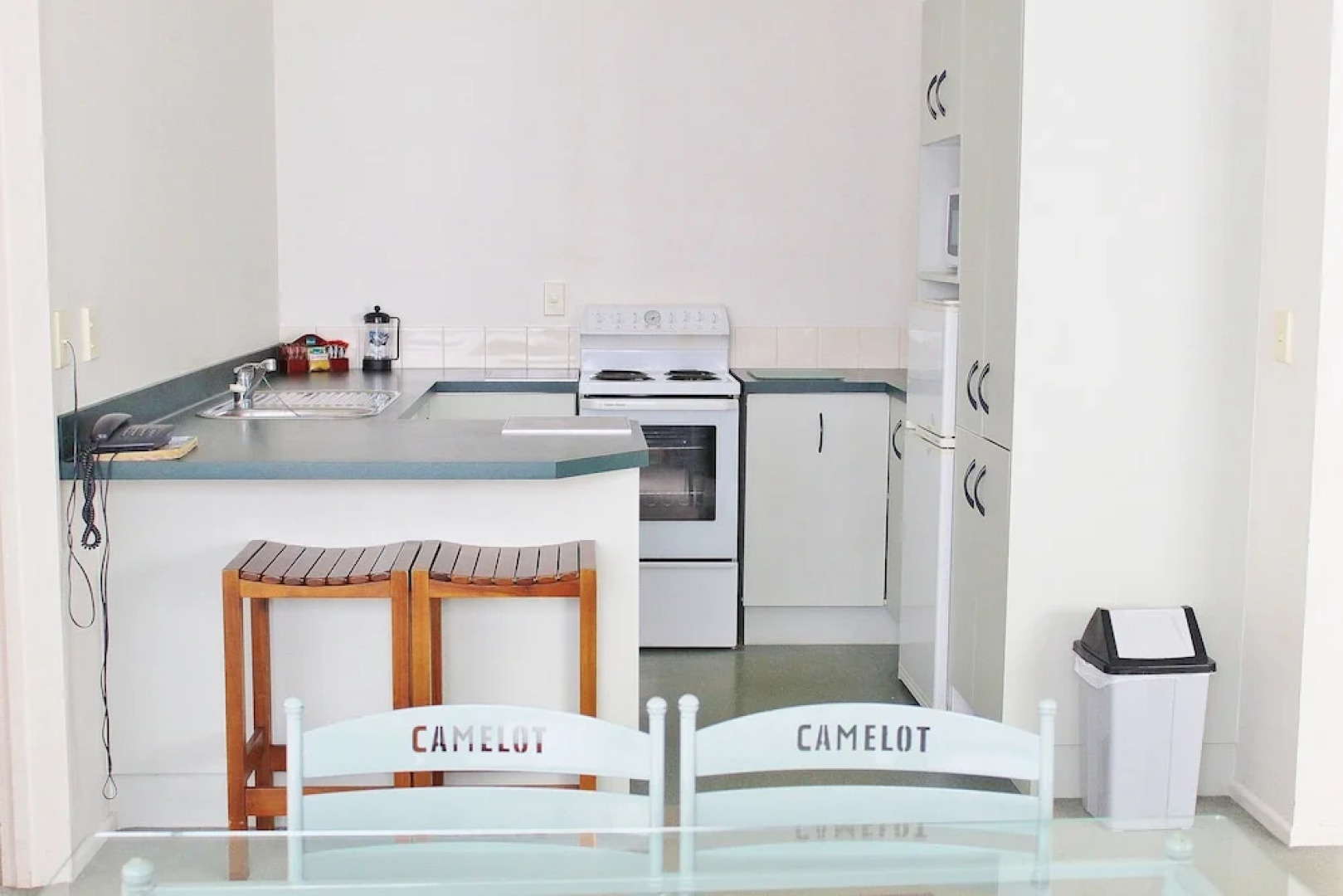 Camelot Motor Lodge 2004