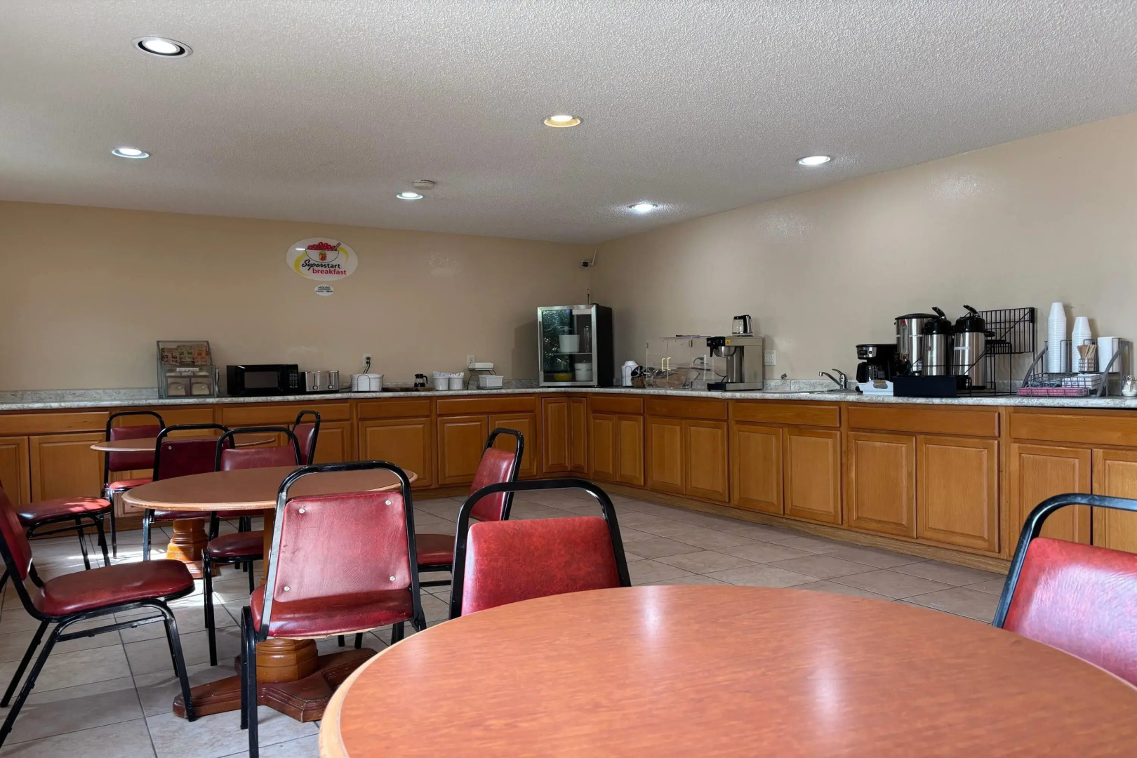 Super 8 by Wyndham Pontiac