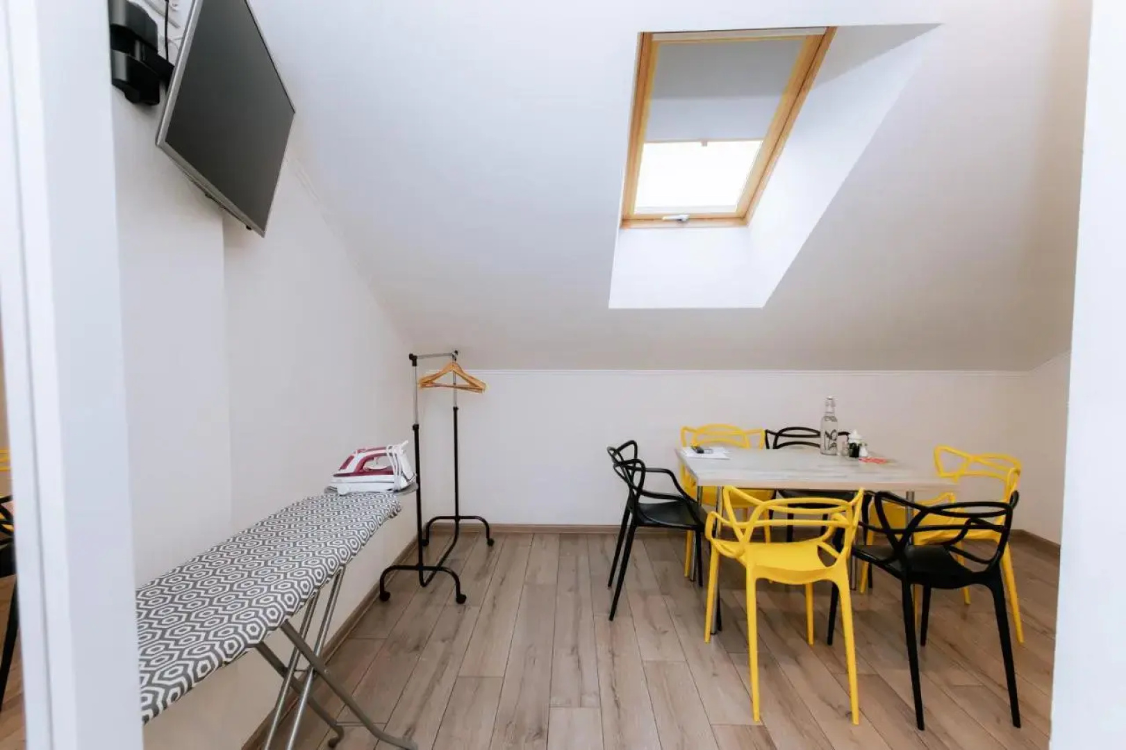 Stone City Apartment in Park Zone