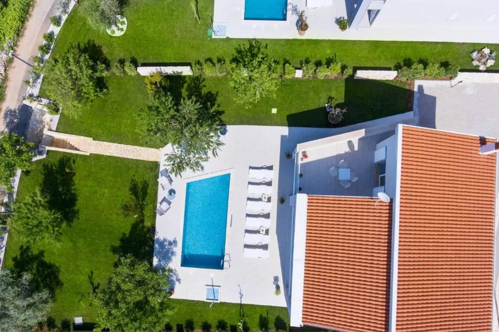 Villa White Pebble I