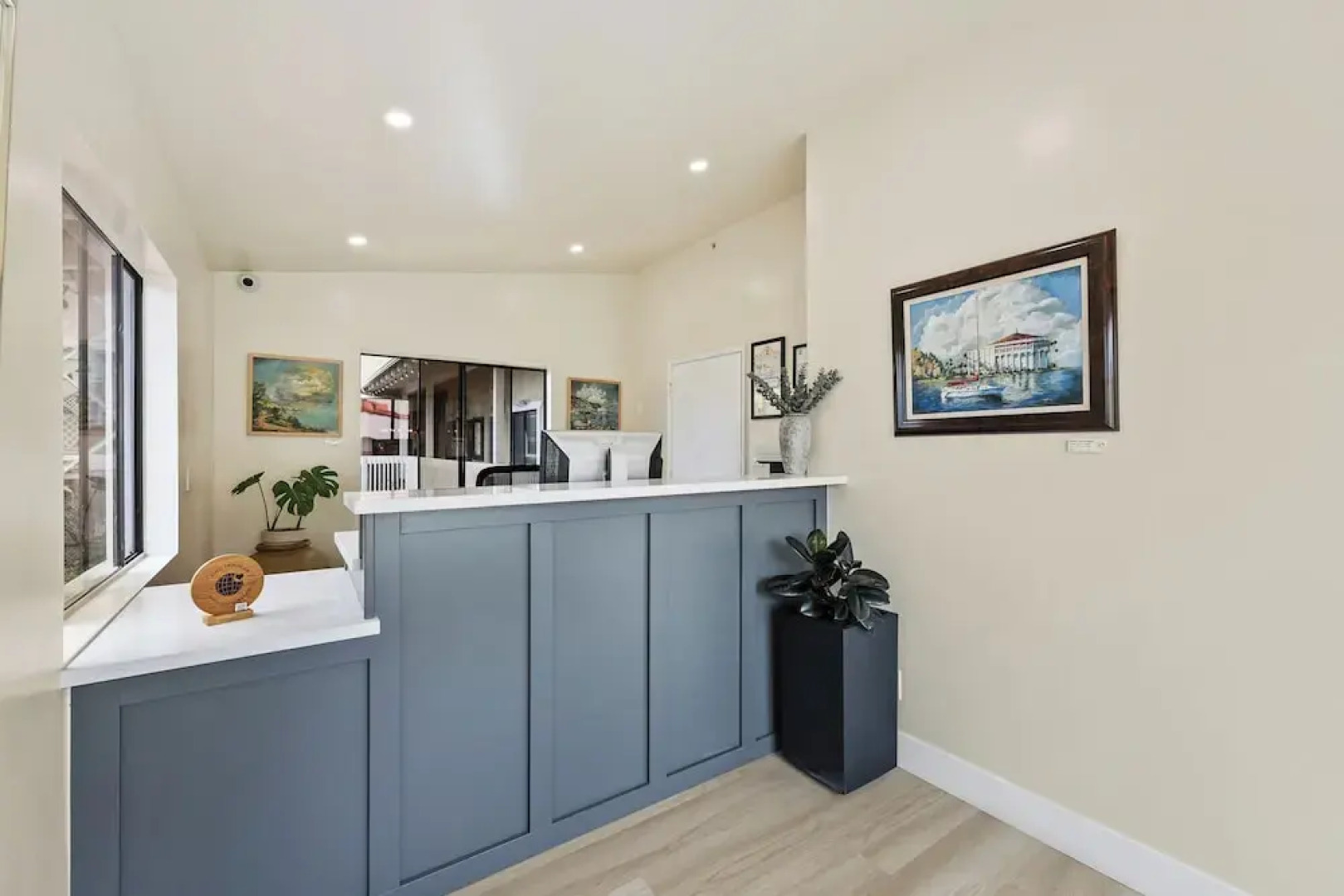 Catalina Courtyard Suites