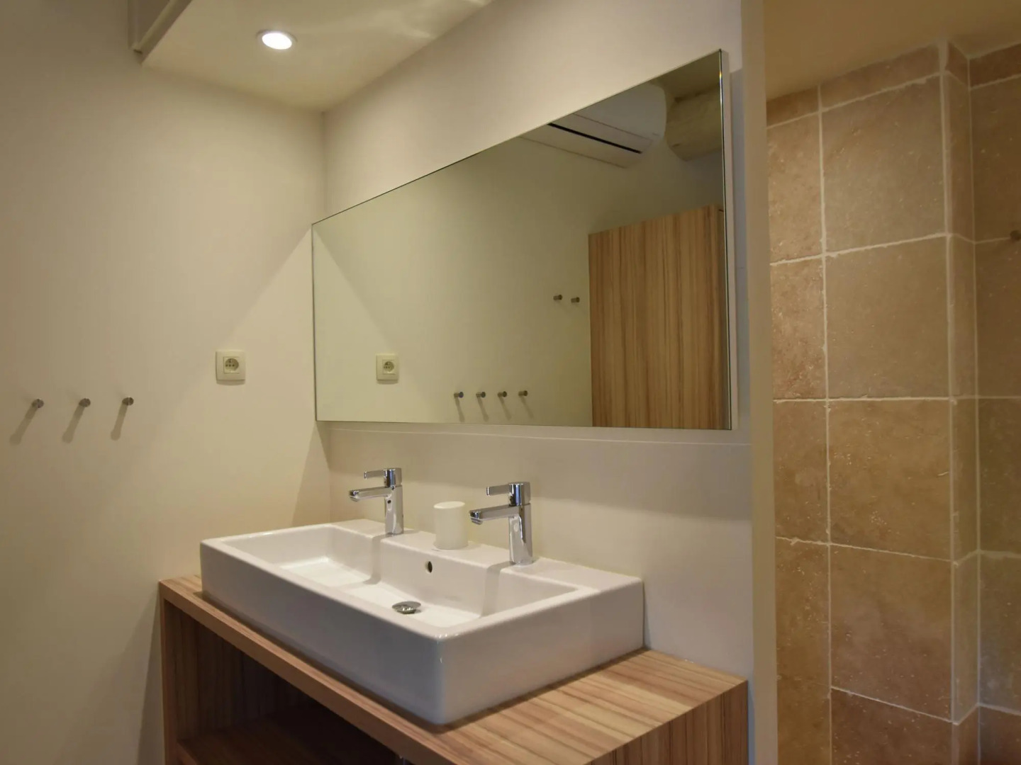 Charming Apartment in Villesèque-des-Corbières with Jacuzzi