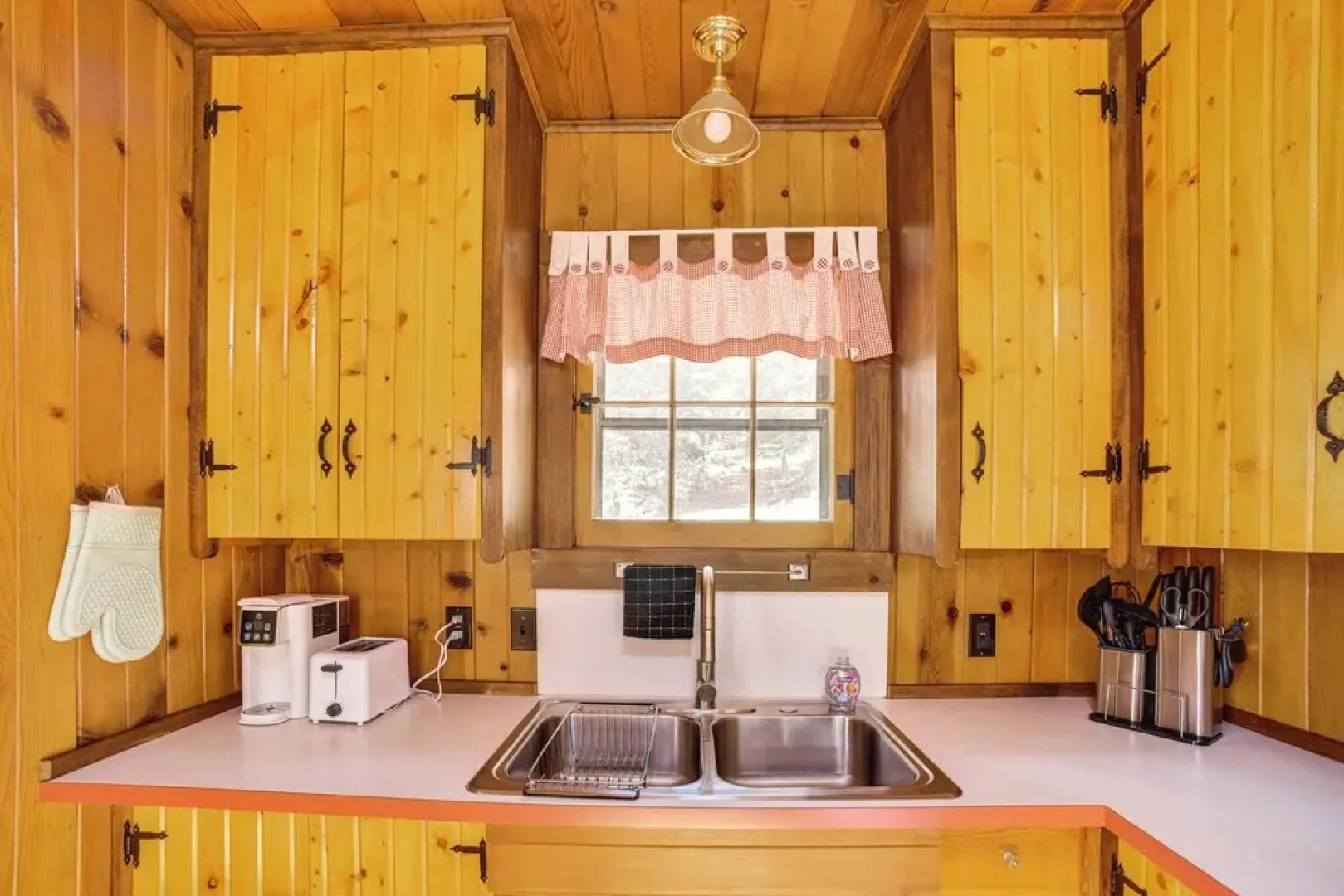 Mtn-view Cascade Cabin Near Garden of the Gods!