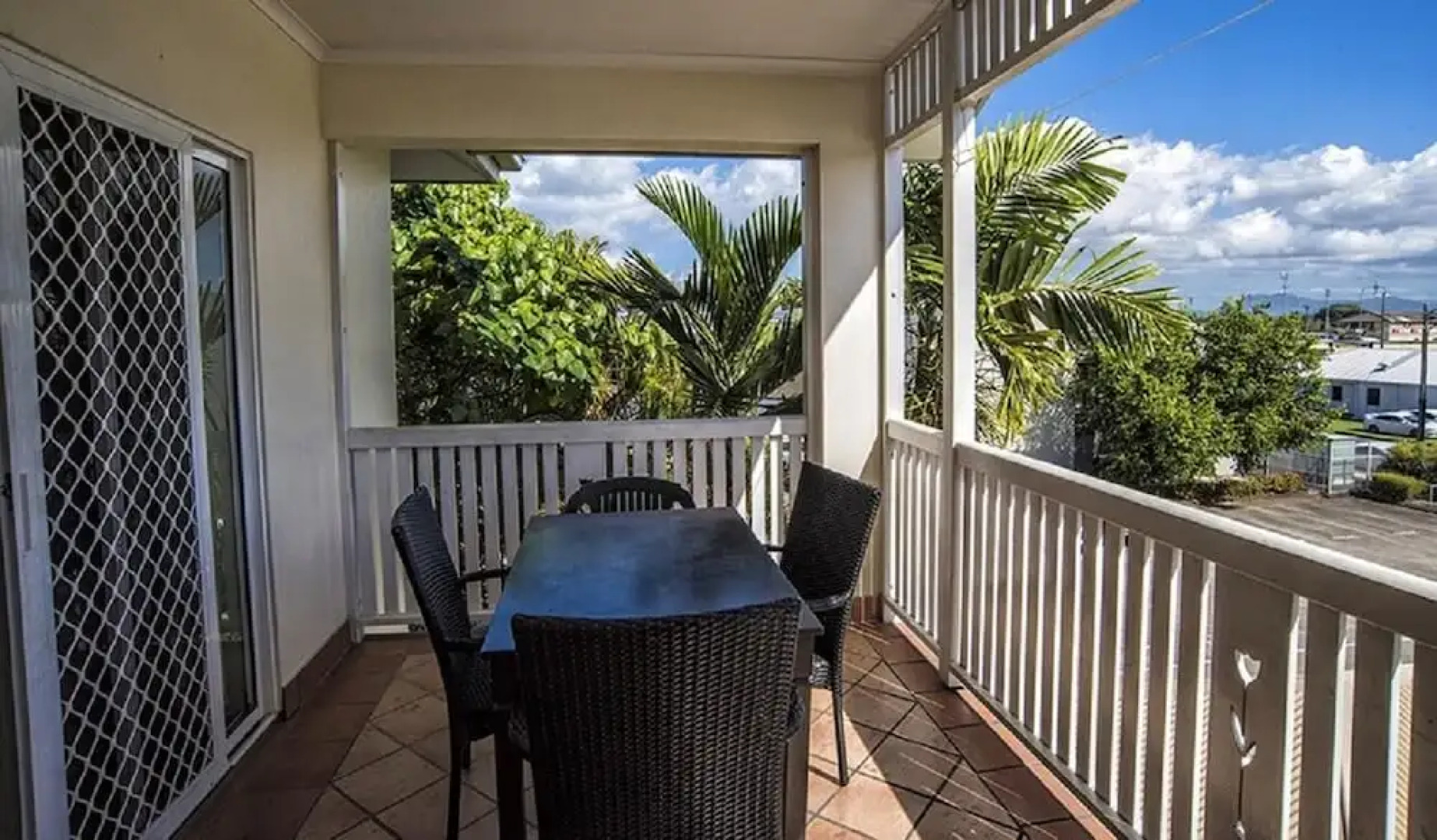 Cairns City Garden Apartment