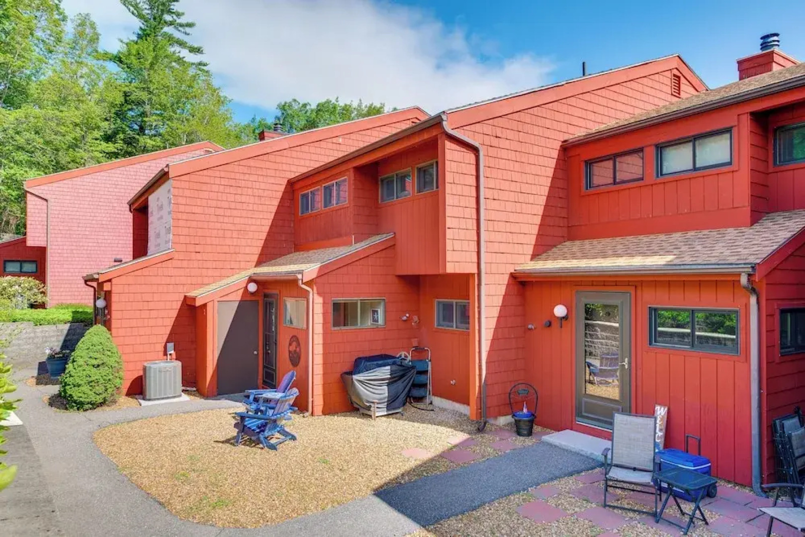 Waterfront Community: Lake Winnipesaukee Retreat!