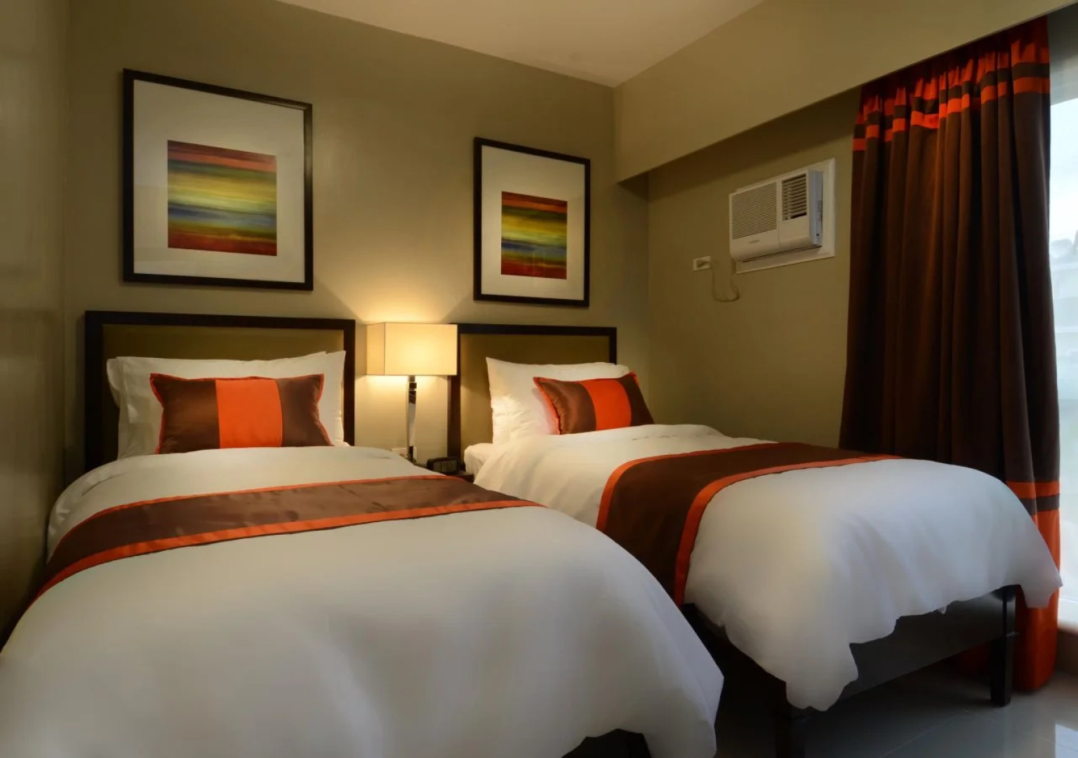 Bellini Suites at Presidio, Lakefront