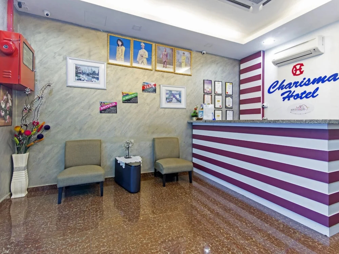 OYO 445 Charisma Hotel