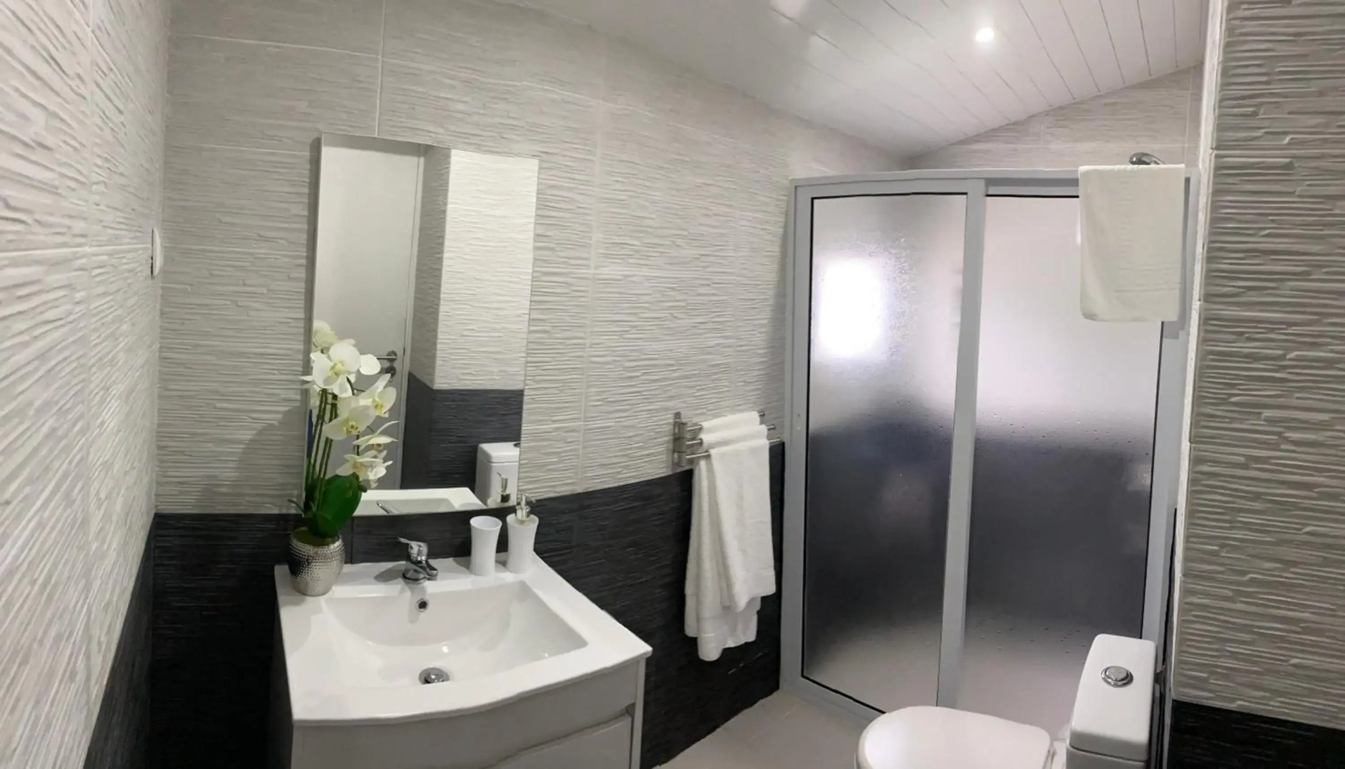 THE CEDAR TREE HOUSE Studio 48