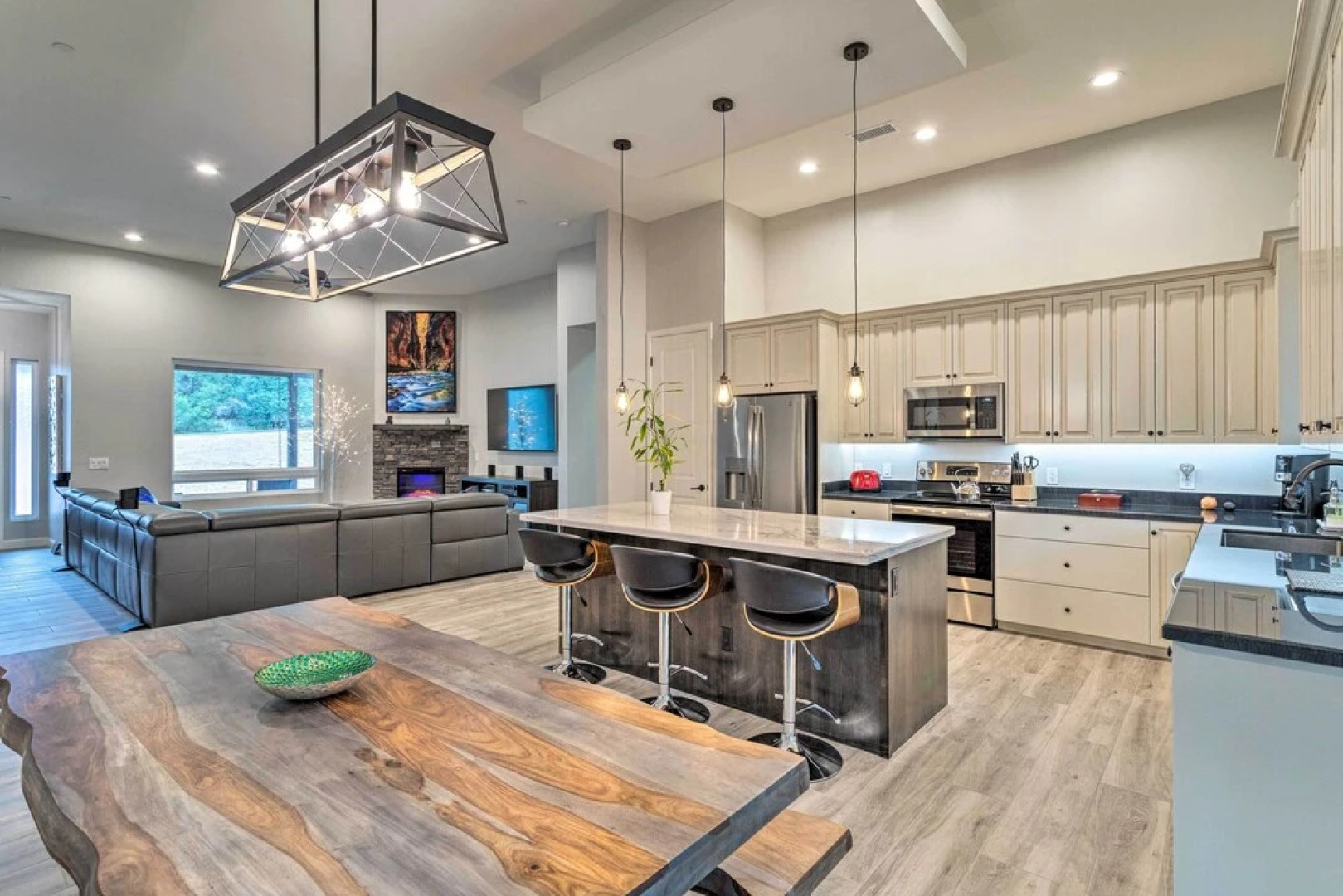 Sedona Retreat w/ Patio, Bar & Swim Spa!