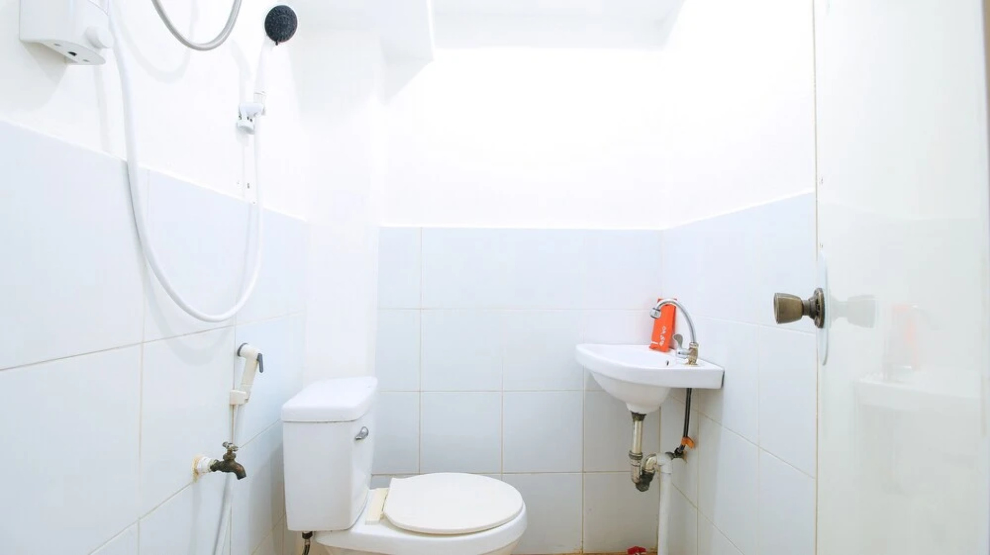 Joy Hostel by RedDoorz