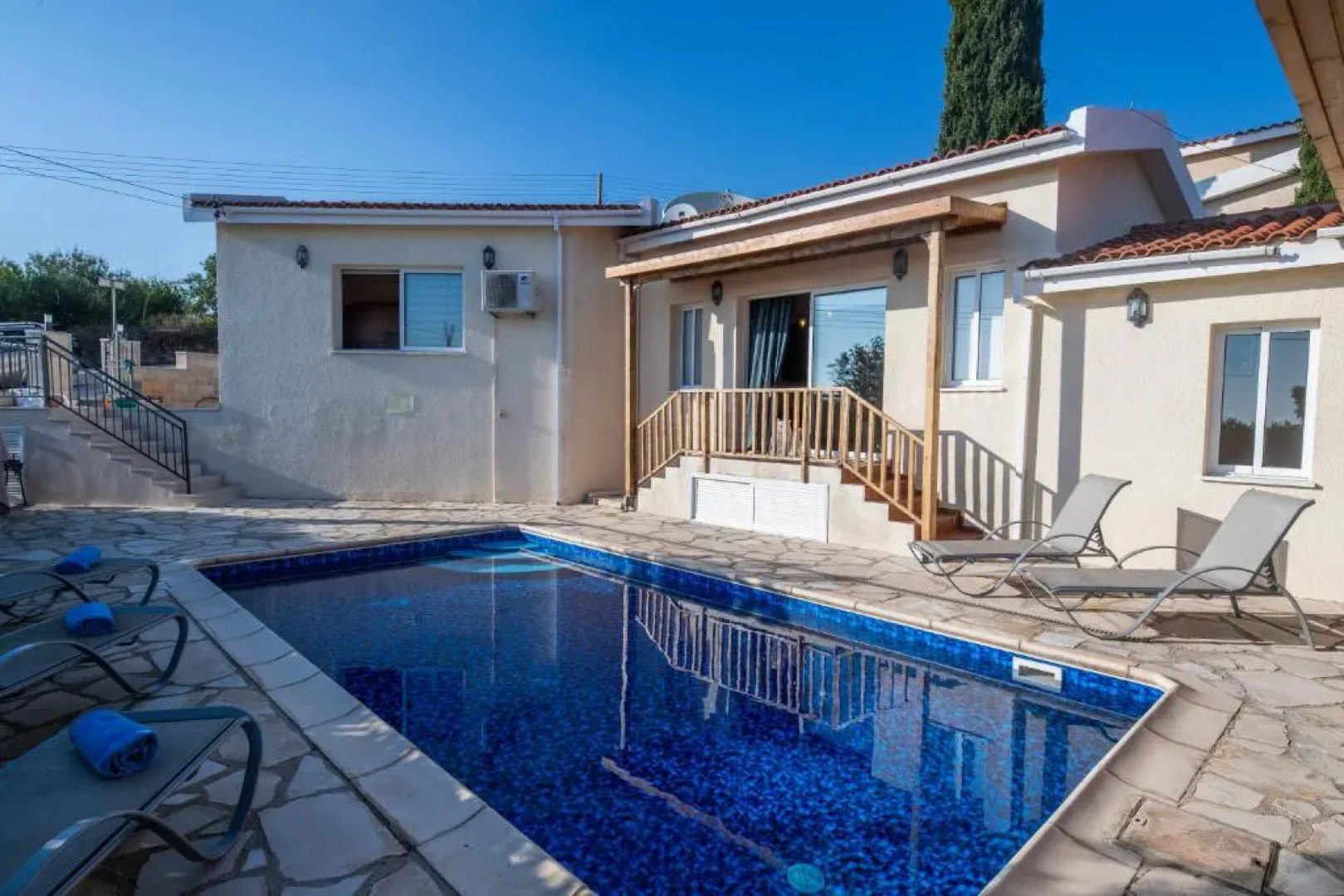 5 bed Villa in Tala, Pool & Panoramic Sea view