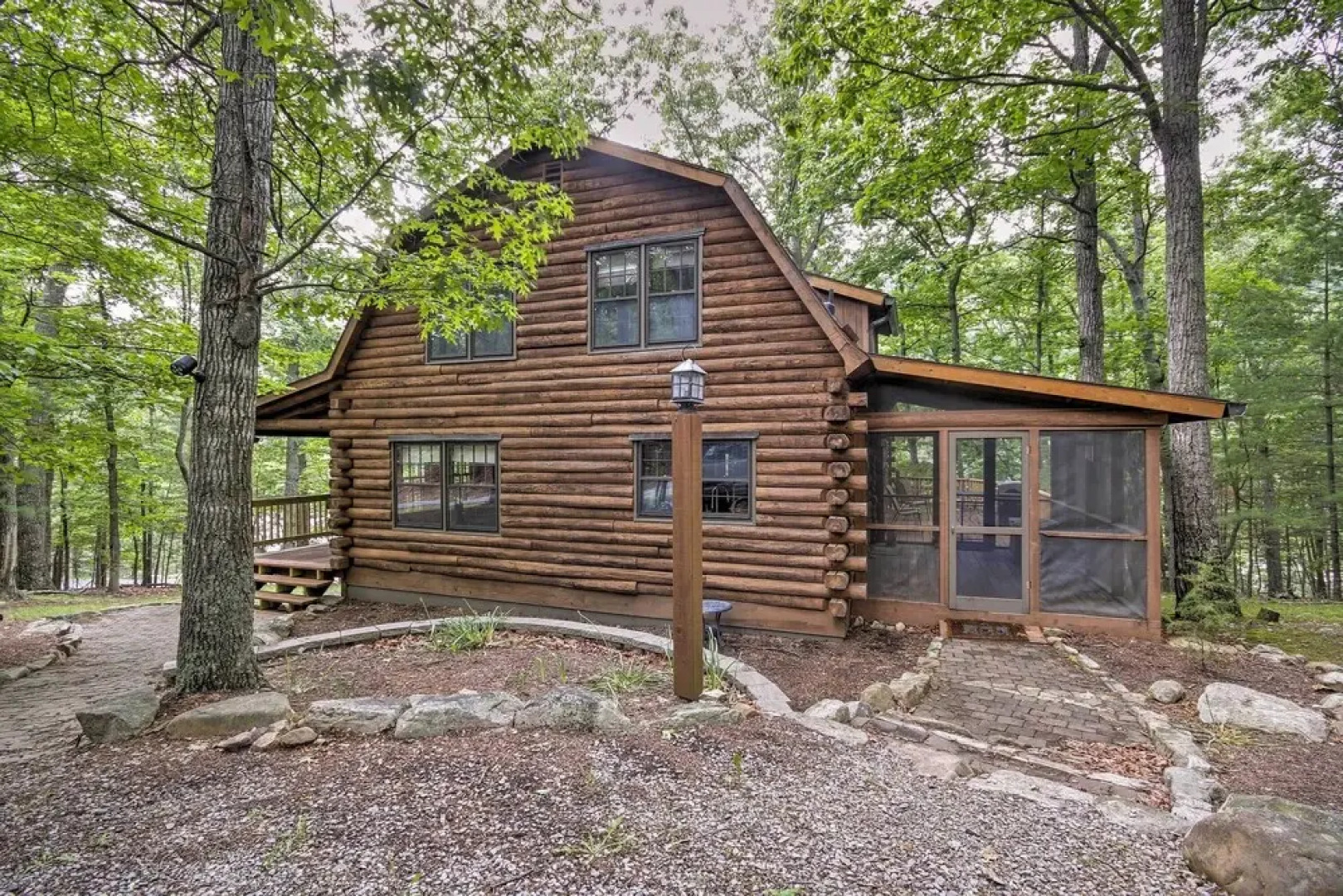 Family-friendly Massanutten Log Home w/ Views!
