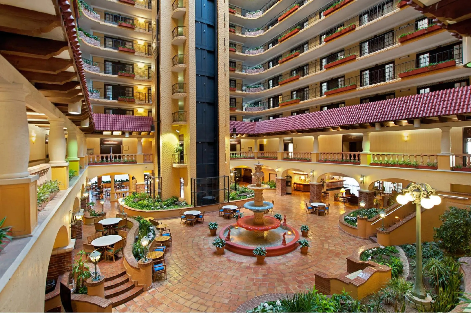Embassy Suites Kansas City Plaza