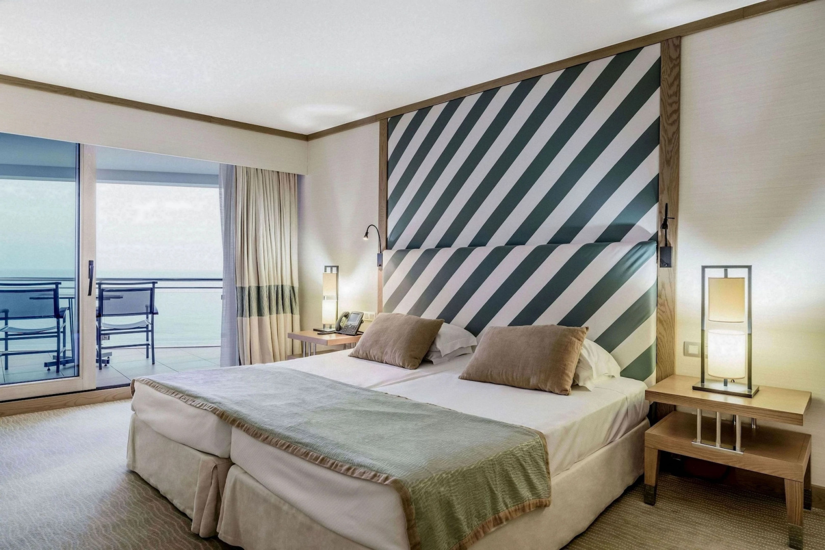 Sesimbra Oceanfront Hotel