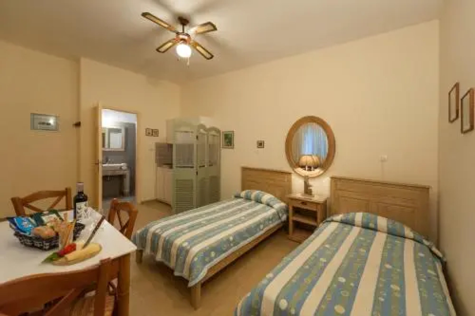 George's beach studios Aliki Paros