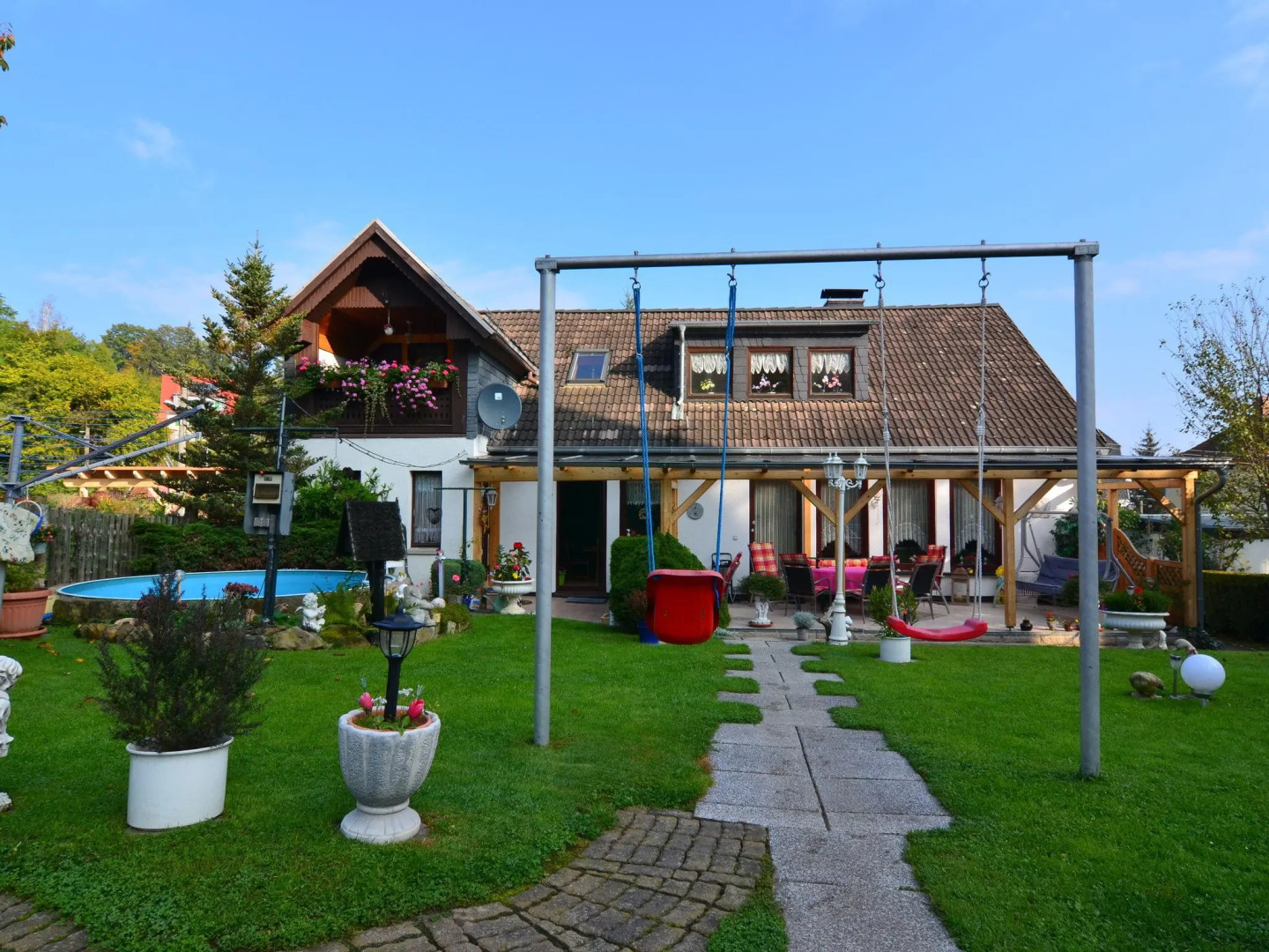 Gemutliches Ferienhaus mit Pool in Blankenburg