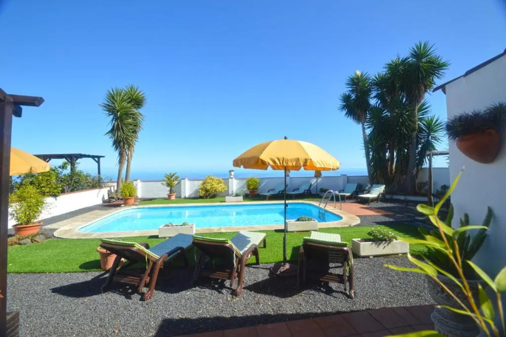 Los Boleros by Isla Bonita