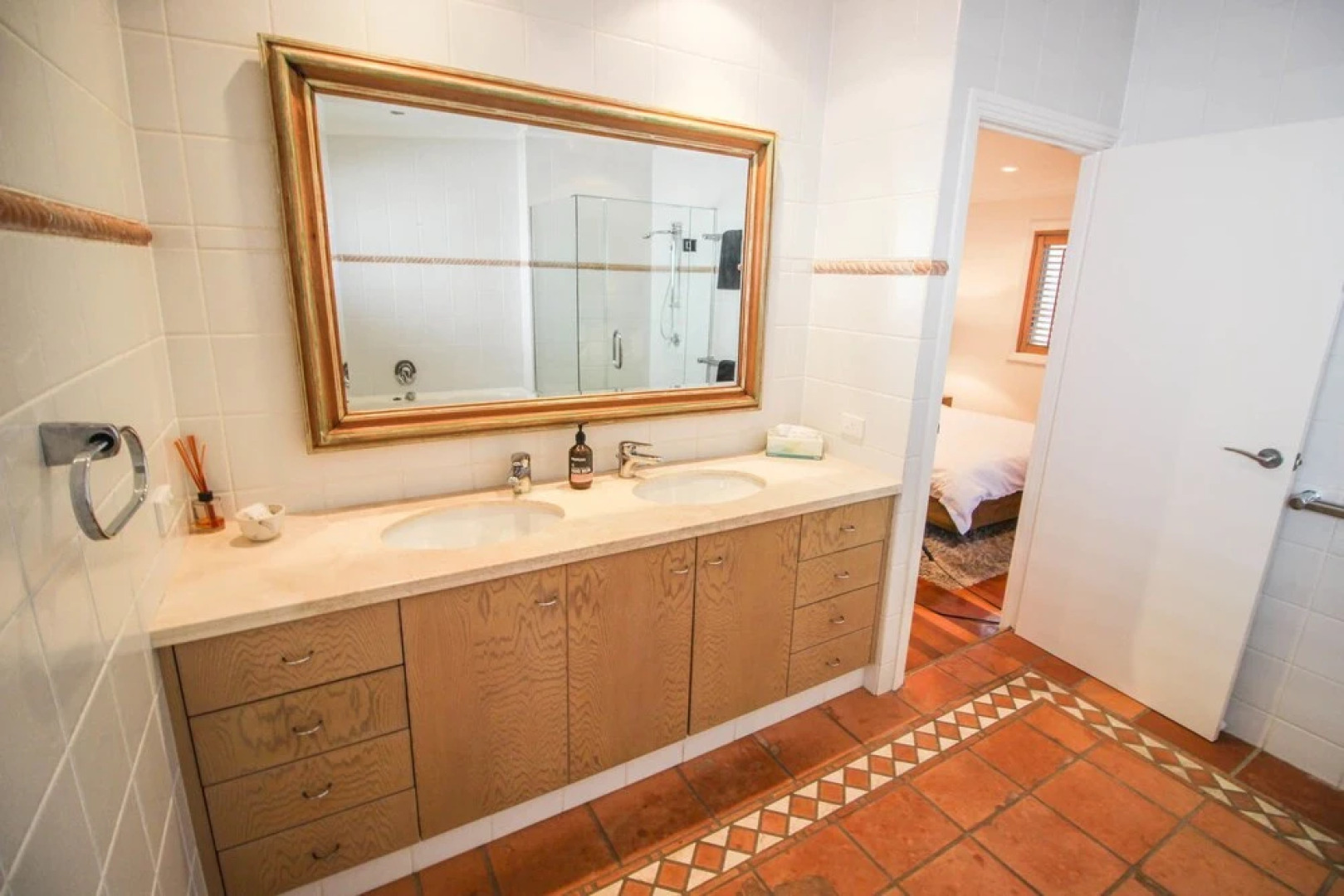 T E Peters Waterfront Holiday Home