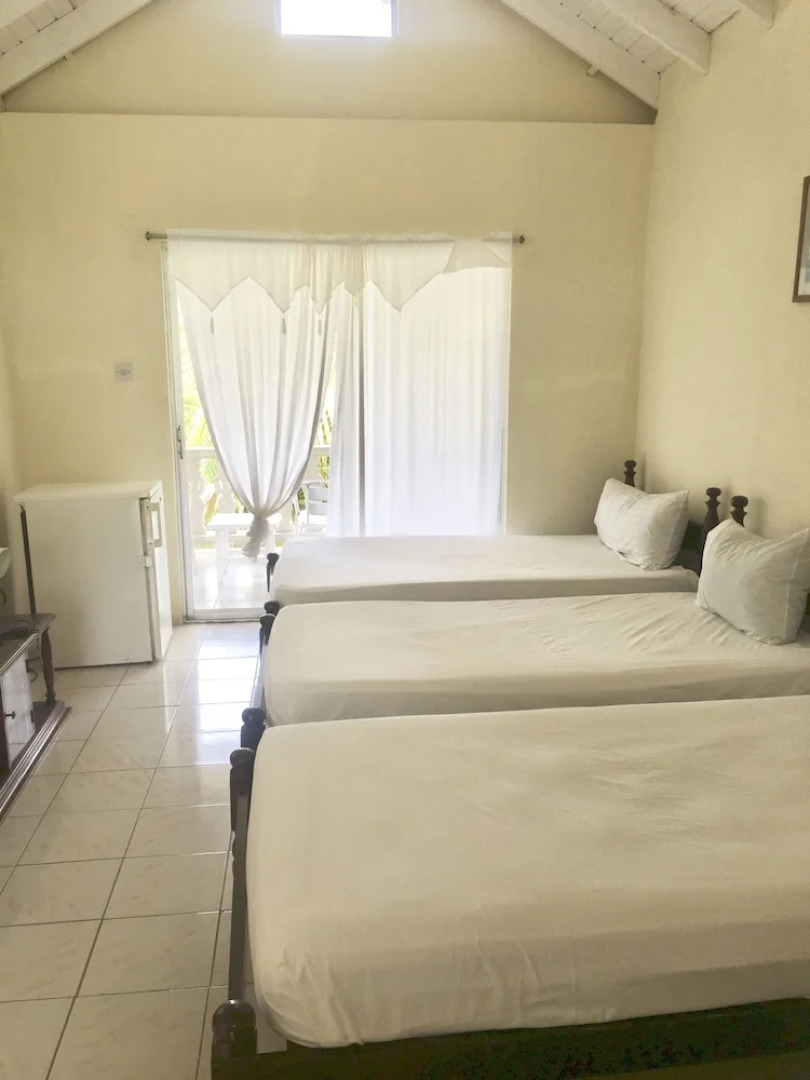 Dennis Hideaway Guesthouse Restaurant