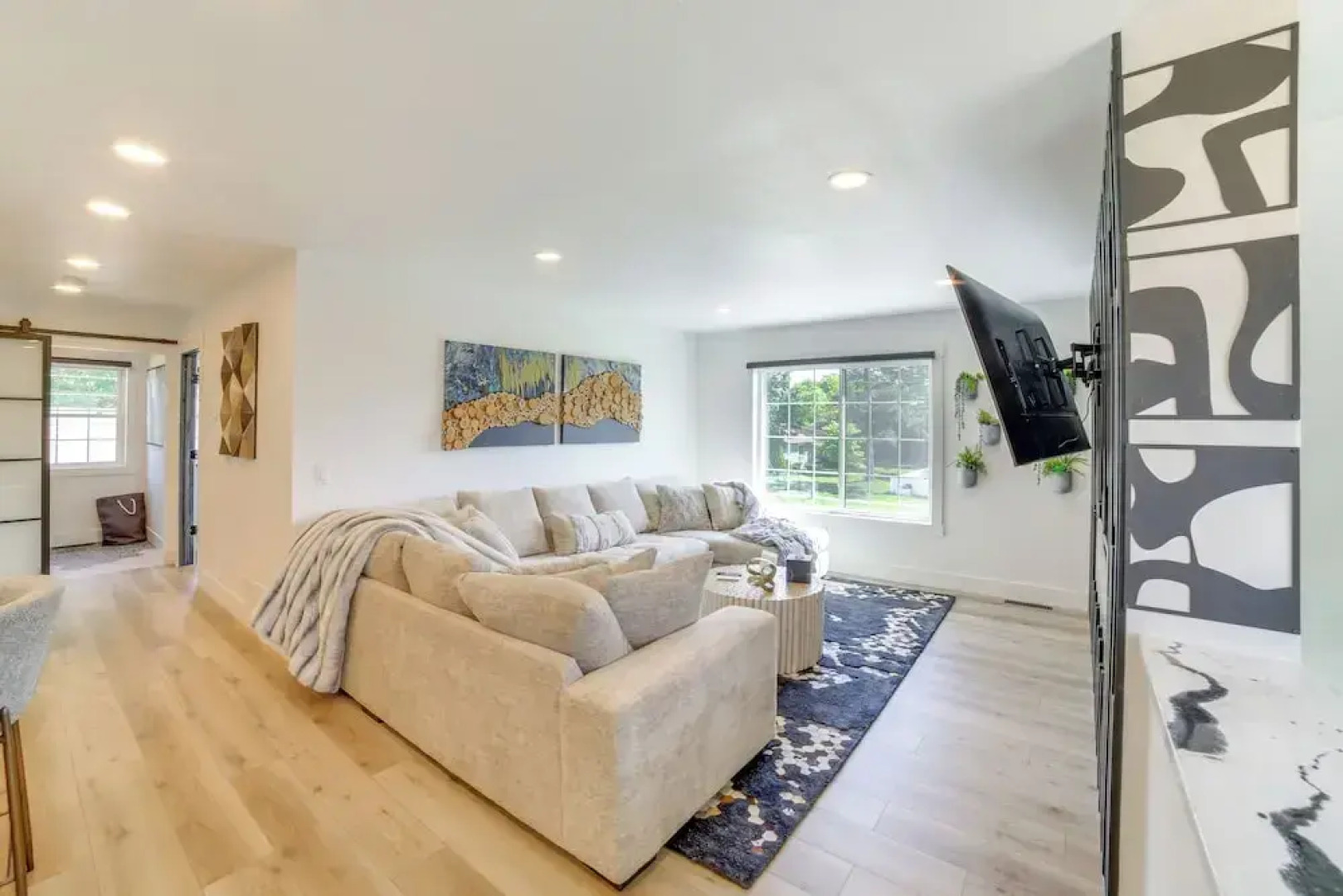 Walk to Waterfront: Michigan Retreat w/ Game Room