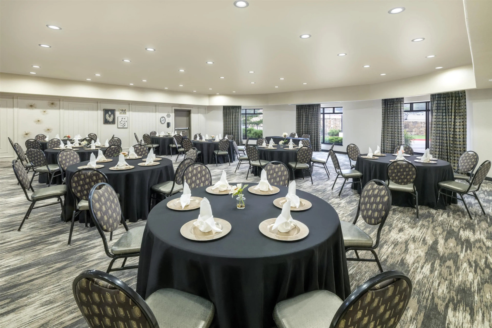 Best Western Premier Crown Chase Inn & Suites