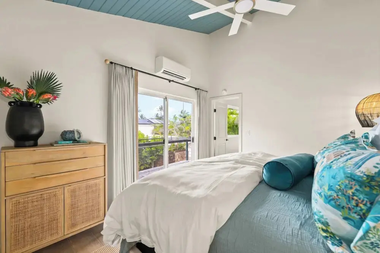 Palione Papalani by Avantstay New $1.5m Remodel Steps From Kailua Beach w/ Private Pool & Hot Tub