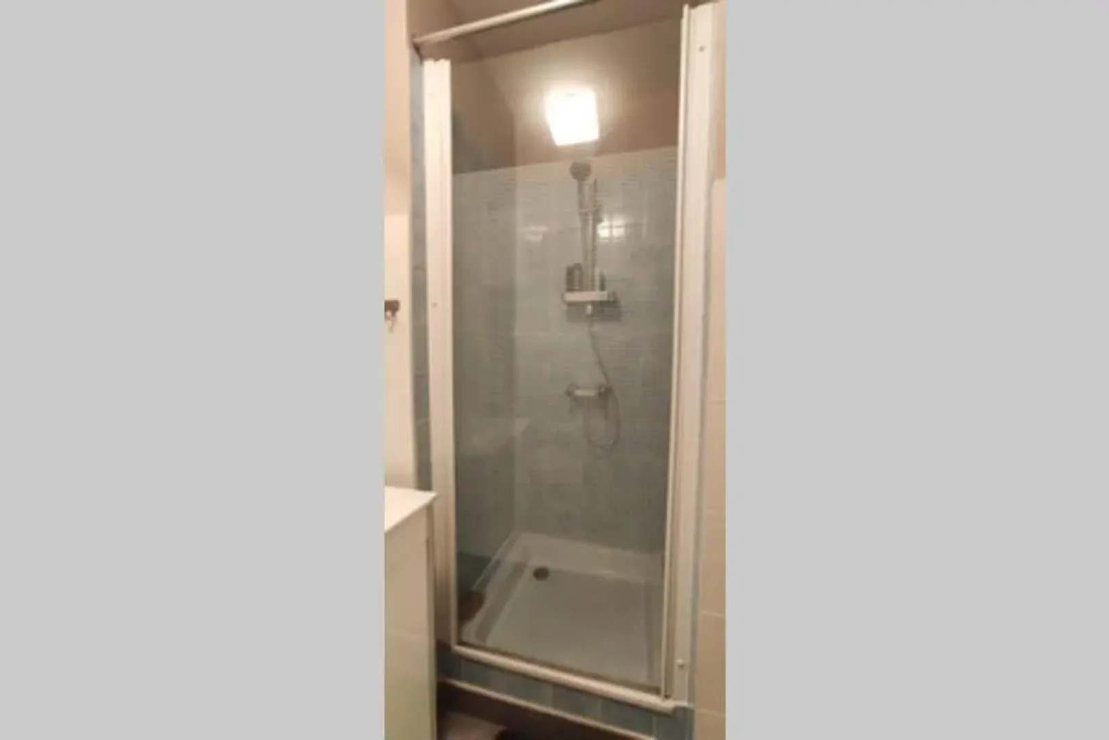 Studio meublé à 2 minutes à pied de la plage.