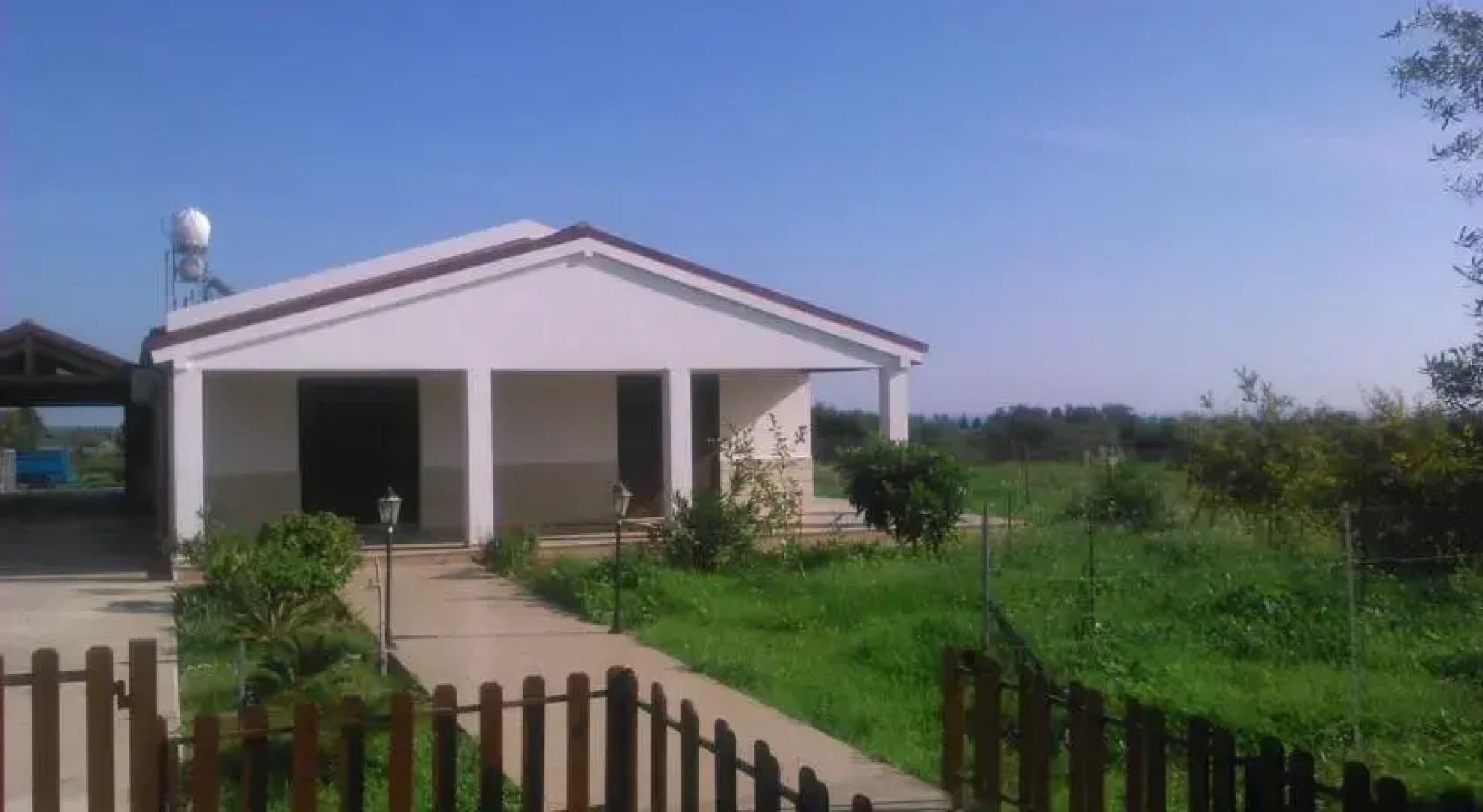 Sea View House in Maroni