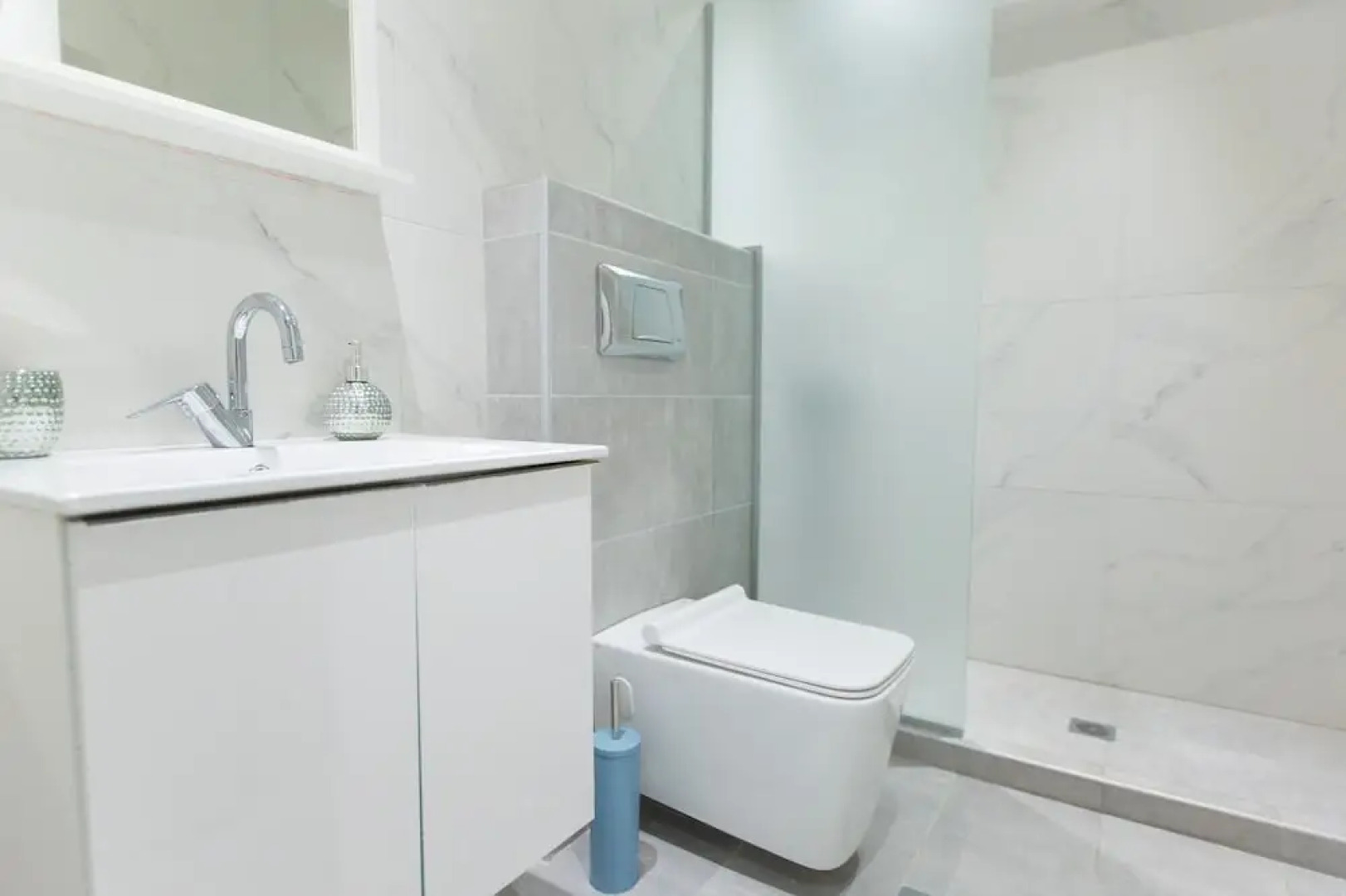 Civilian Apartments, Nilie Hospitality MGMT