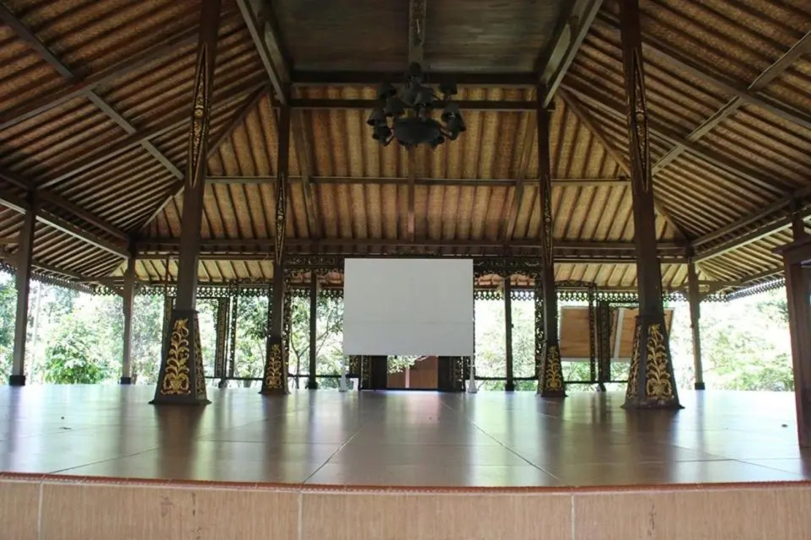 Kampoeng Wisata Rumah Joglo