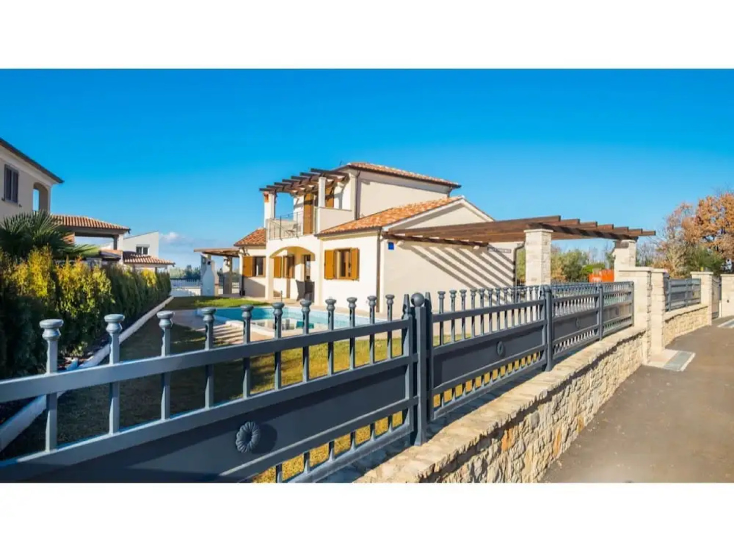 Villa With Private Pool and Garden Ideal for up to 12 Guest