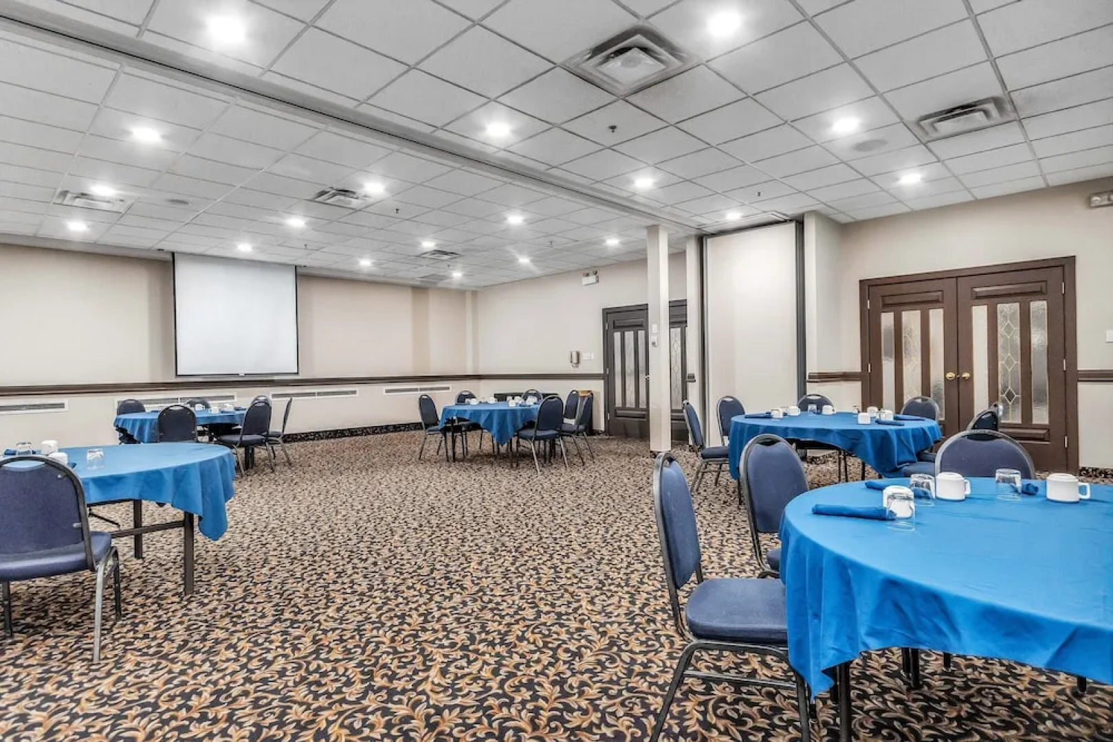 SureStay Plus Hotel by Best Western Seven Oaks