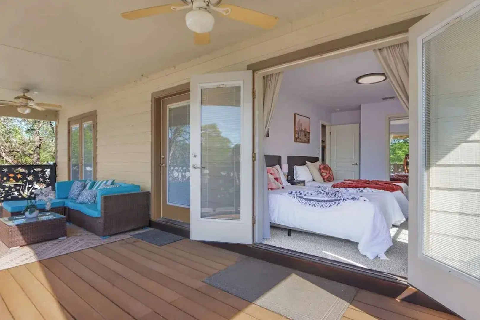 Amazing Lakefront Escape - A Stunner For Sleeps 14