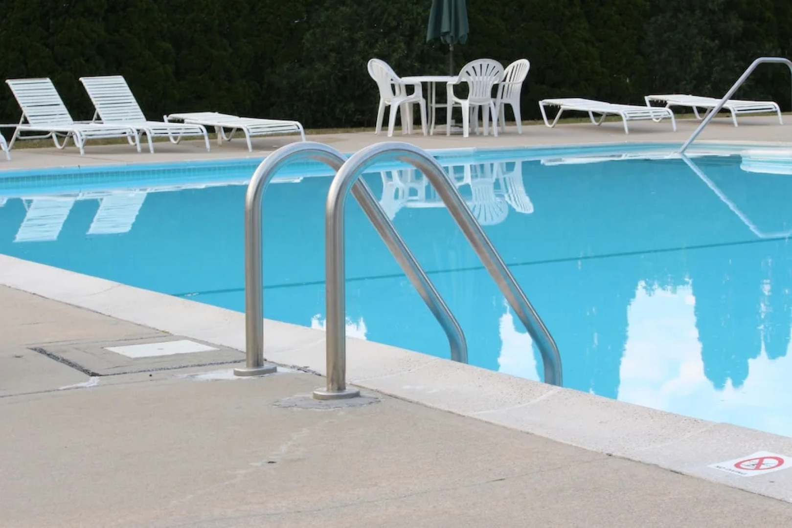 Tides Motor Inn at Stehli Beach