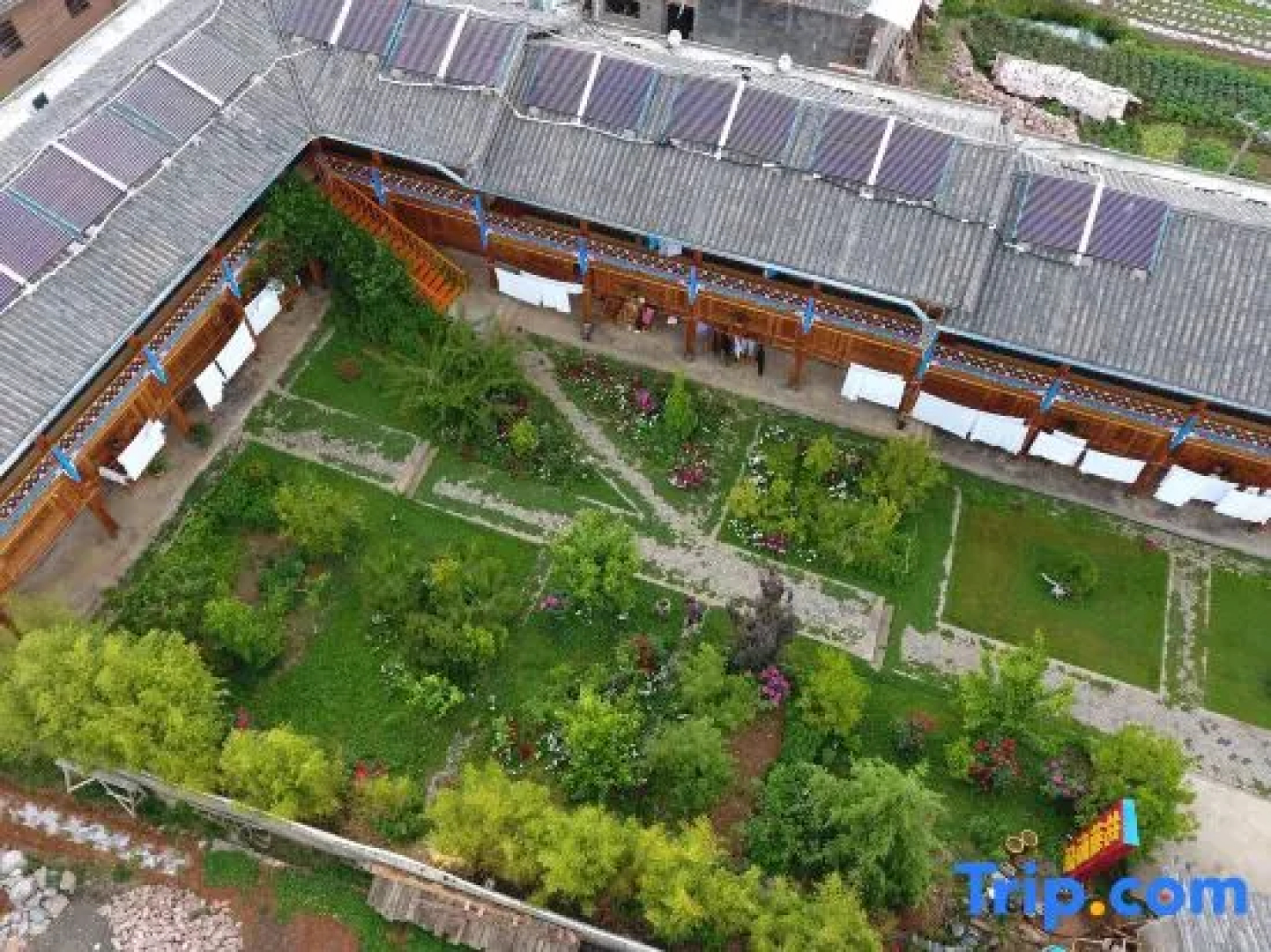 Lugu Lake Hualou Hotel