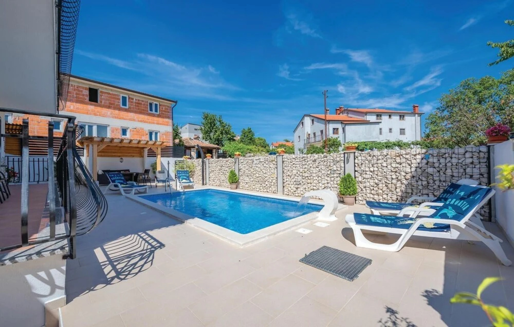 Nice Home in Rovinjsko Selo With Wifi and 4 Bedrooms