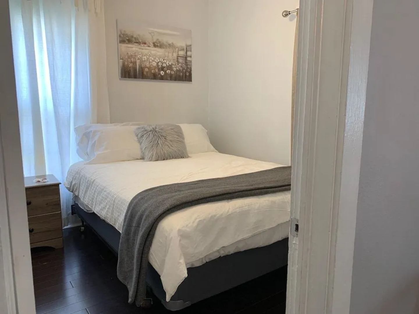 The Cottage! Chic Bungalow near Old Town Square!