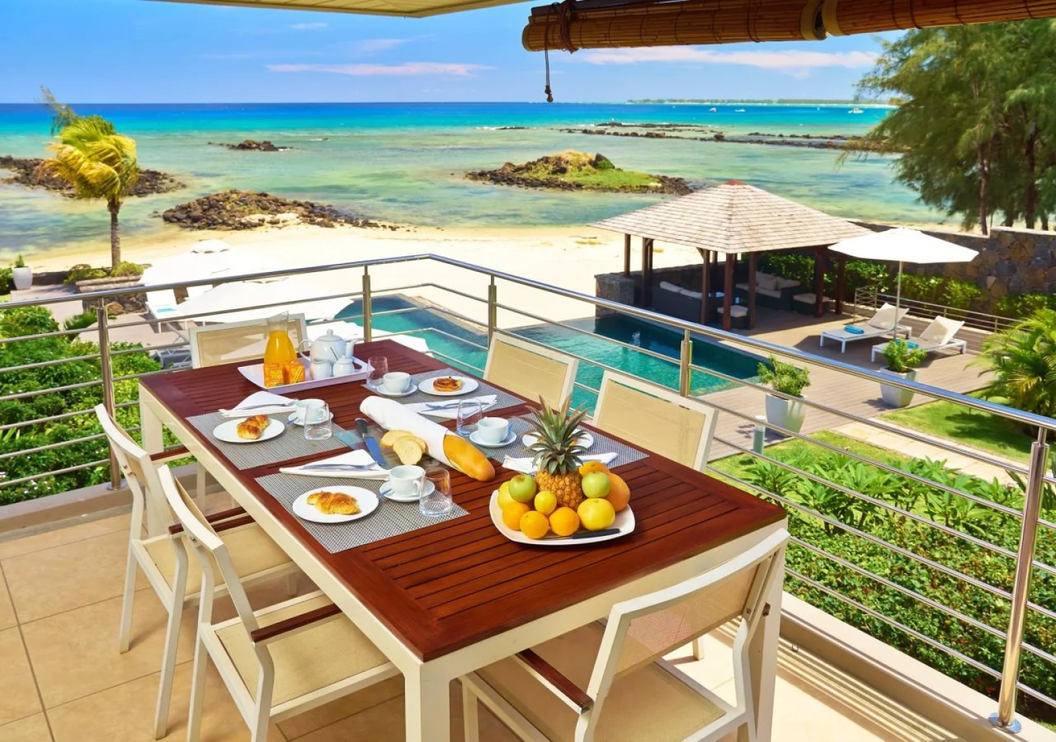 Bon Azur Beachfront Suites & Penthouses with LOV