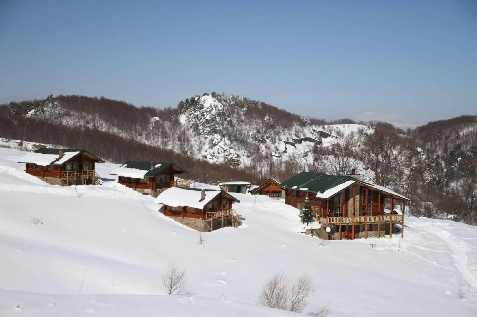 Sfendamos Wood Village