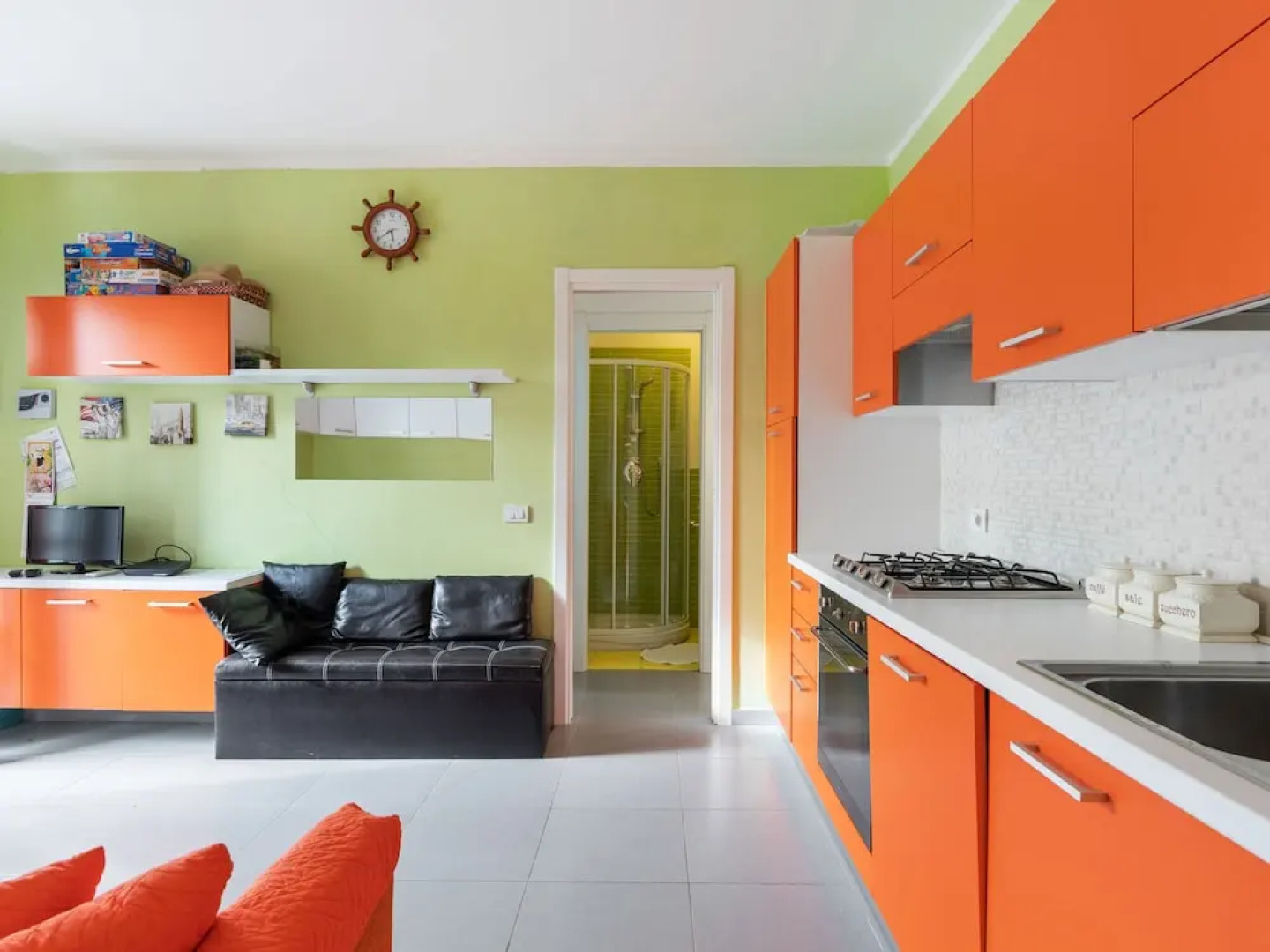 Graceful Holiday Home in Magliolo With Swimming Pool