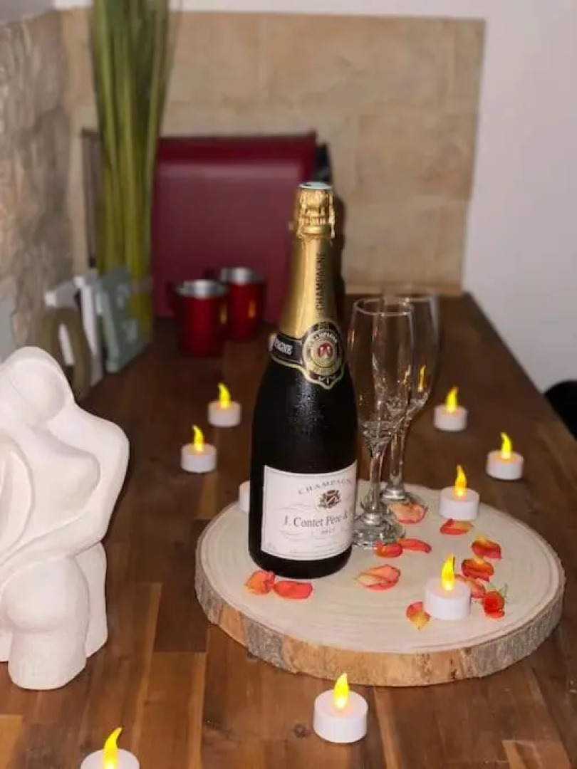 Loveroom auriol, romantique et coquine