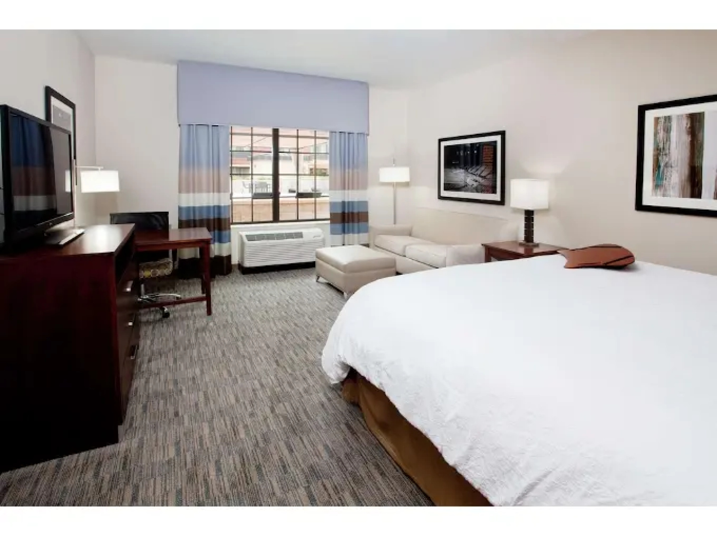 Hampton Inn and Suites Chapel Hill Carrboro Downtown
