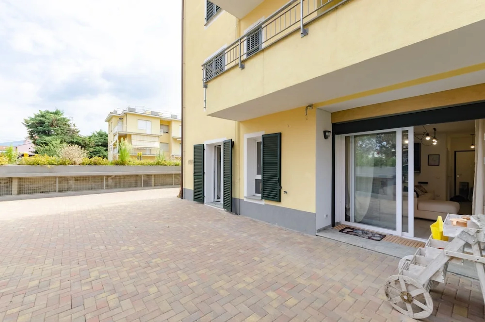 JOIVY Flat W/Terrace & Parking