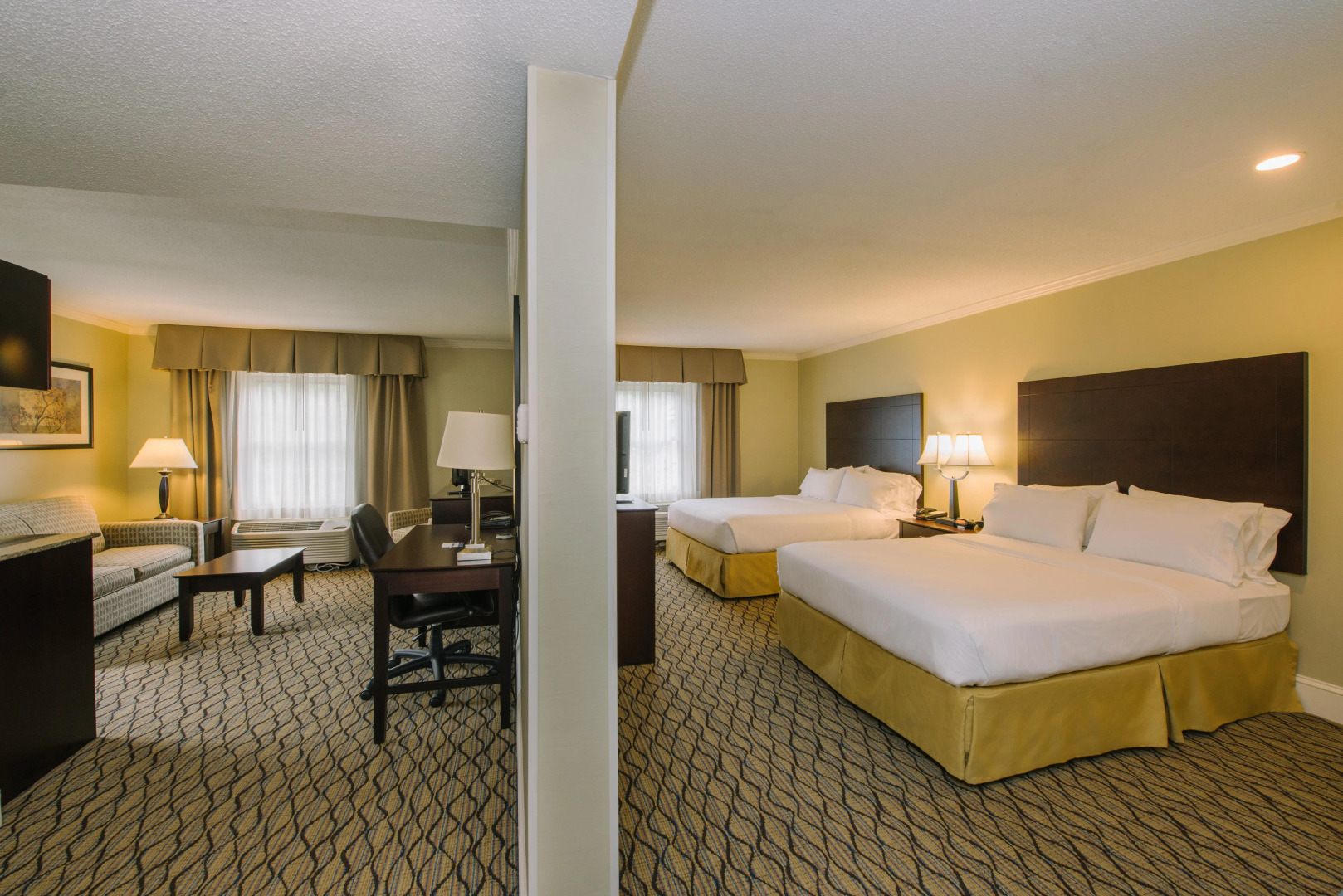 Holiday Inn Express & Suites Merrimack