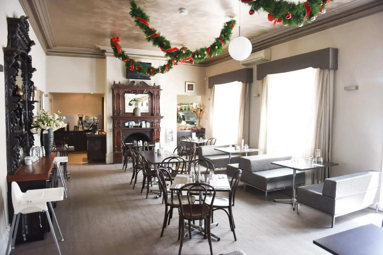 Deloraine Hotel