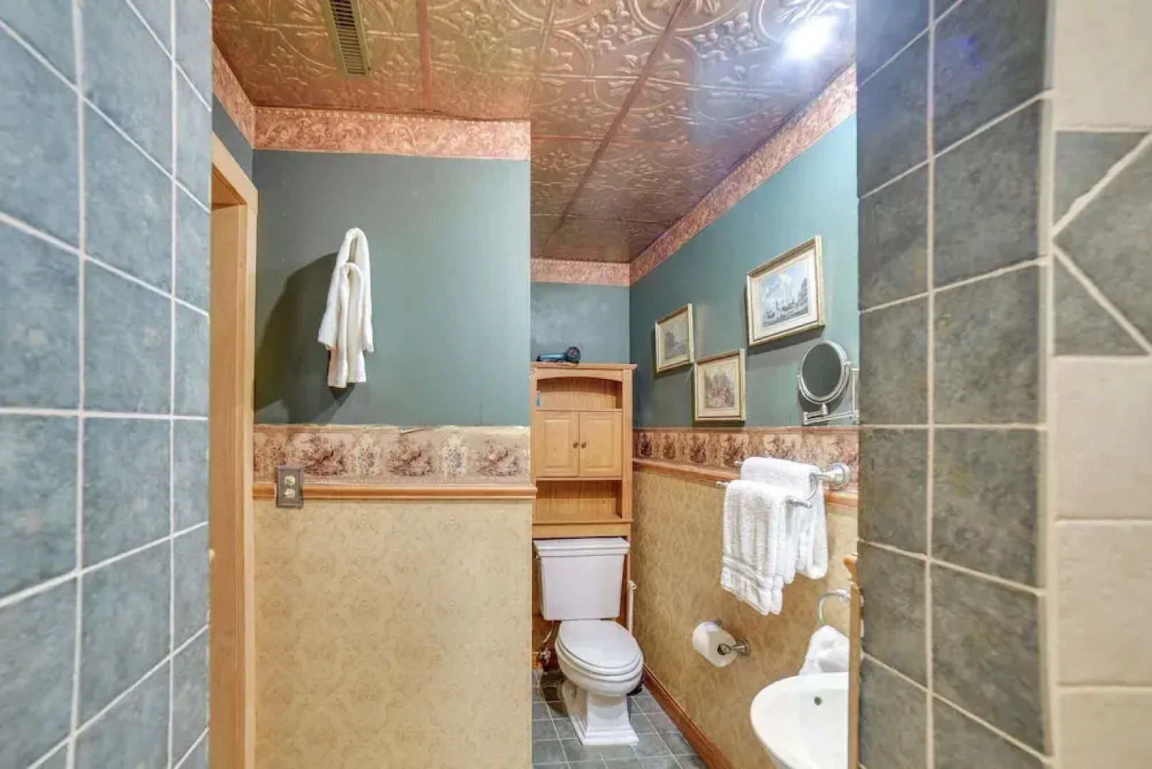 Yankton Apt: 1 Mi to Mount Marty University!